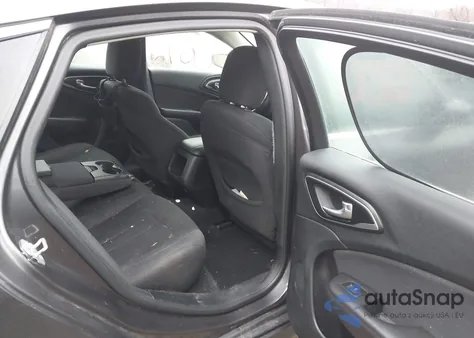 2016 Chrysler 200 Limited z USA, uszkodzony, nr VIN 1C3CCCAB8GN160974